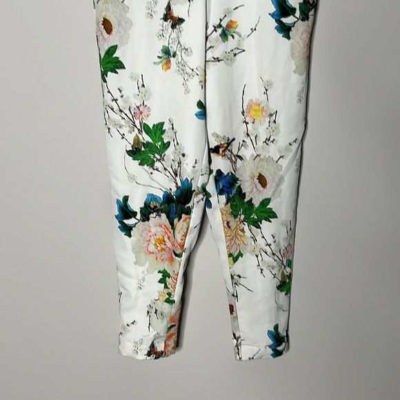 MISGUIDED Women’s Plunge Floral Vneckline Jumpsuit Size 10.  ((B5)) - Picture 7 of 12